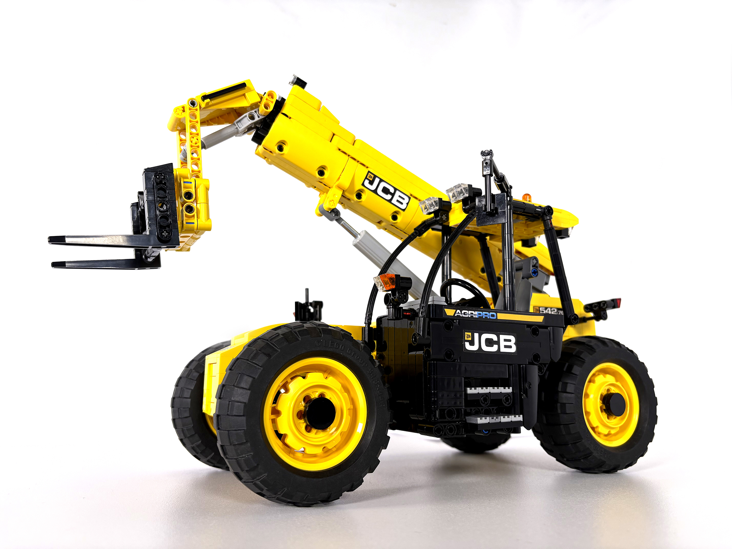 MOC Builder - JCB 542-70 Telehandler #2